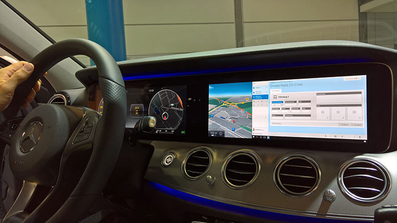 Mobile-Police-Form-HybridForms-by-icomedias-02 HybridForms Police App in einem Mercedes Demo-Streifenwagen